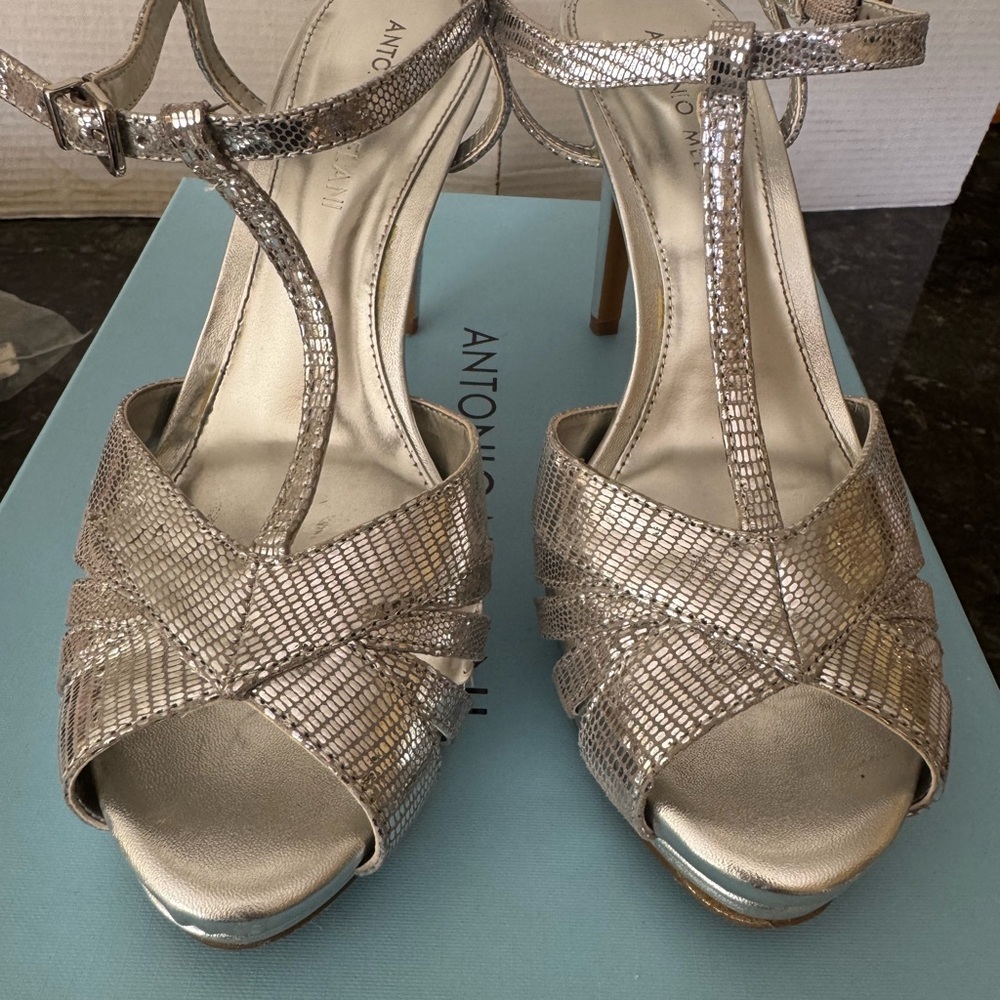 ANTONIO MELANI Metallic Silver Heels 4 in brand new